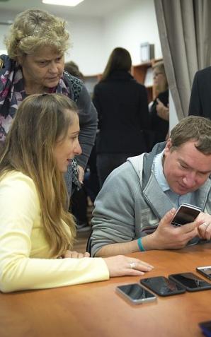 Ratusz dofinansuje zakup smartfonów dla niewidomych